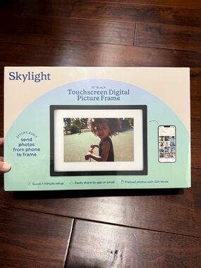 Brand New 10” Skylight Touchscreen Digital Picture Frame - Black